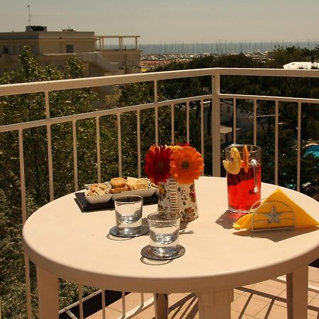 Hotel Santiago Milano Marittima Exteriör bild