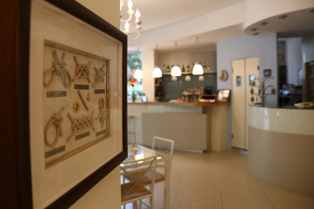 Hotel Santiago Milano Marittima Exteriör bild