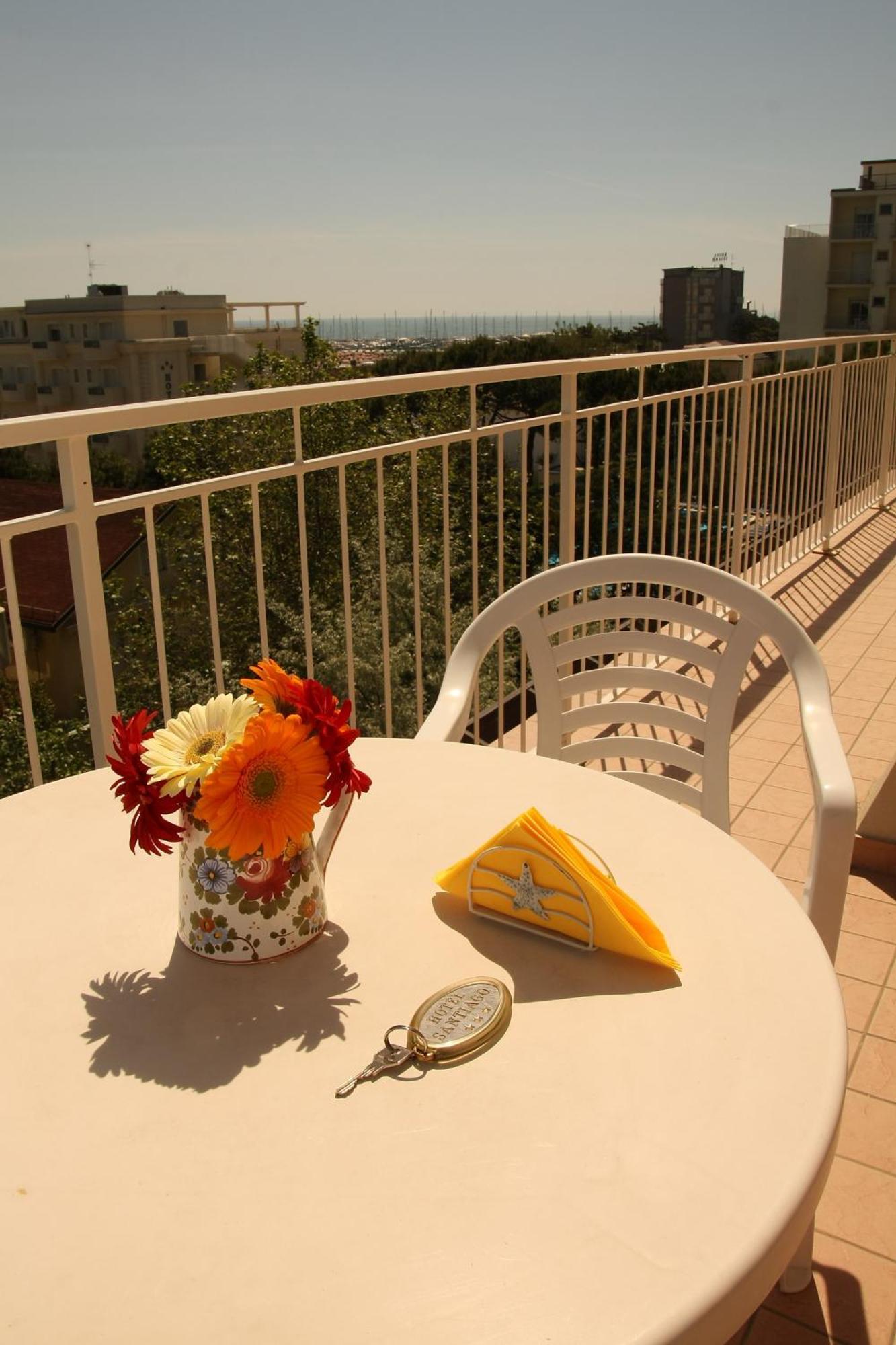 Hotel Santiago Milano Marittima Exteriör bild