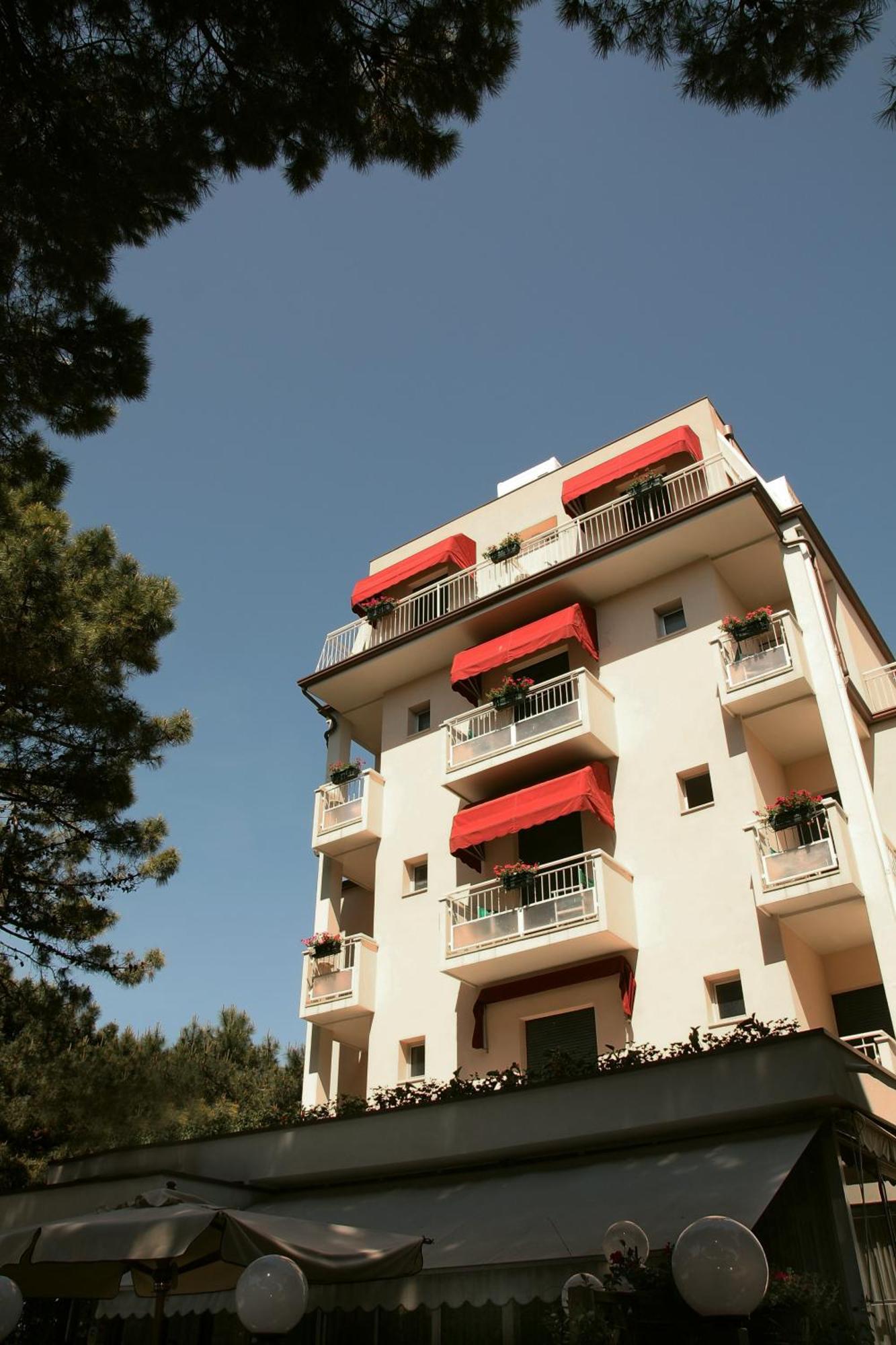 Hotel Santiago Milano Marittima Exteriör bild