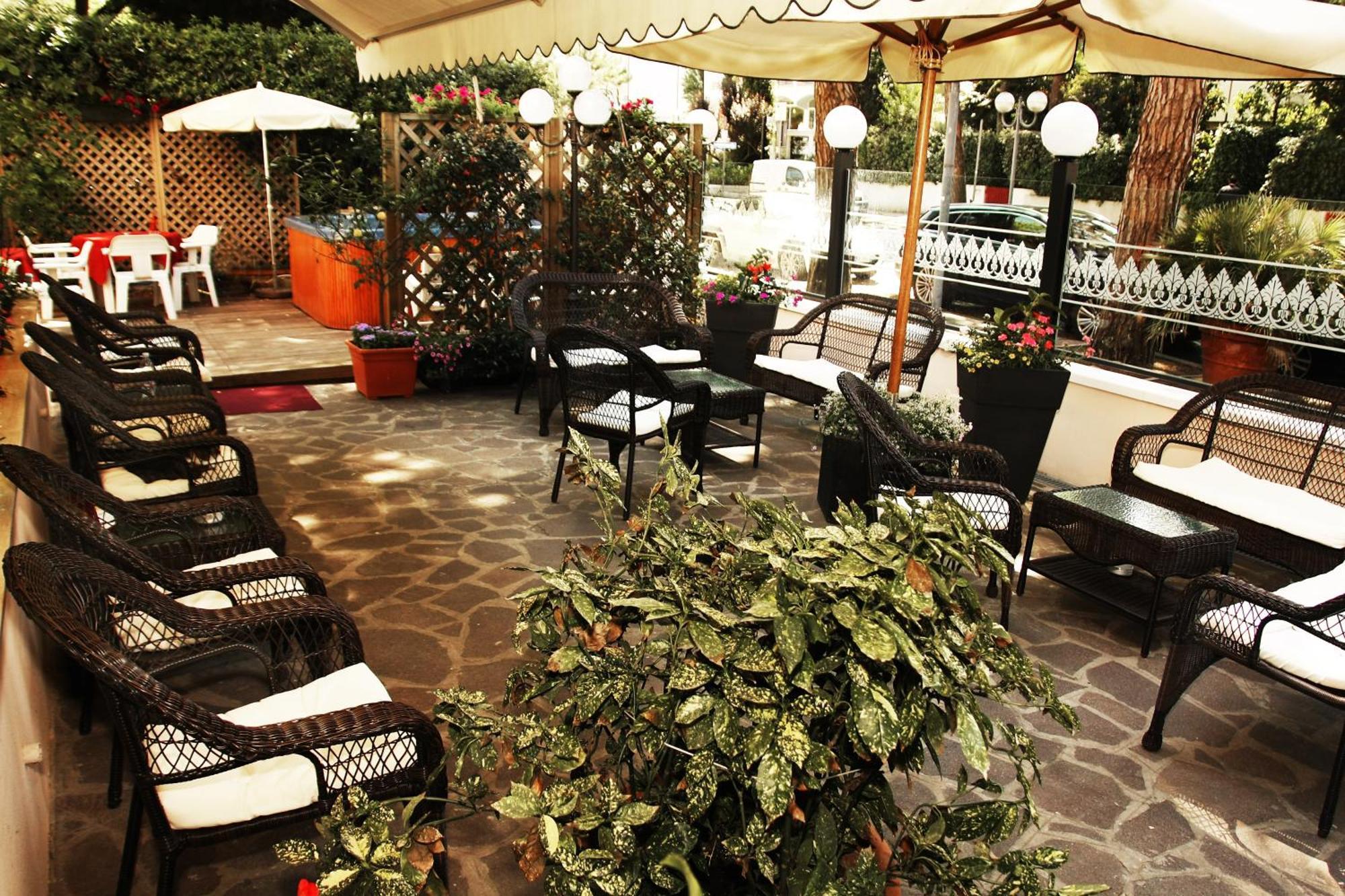 Hotel Santiago Milano Marittima Exteriör bild