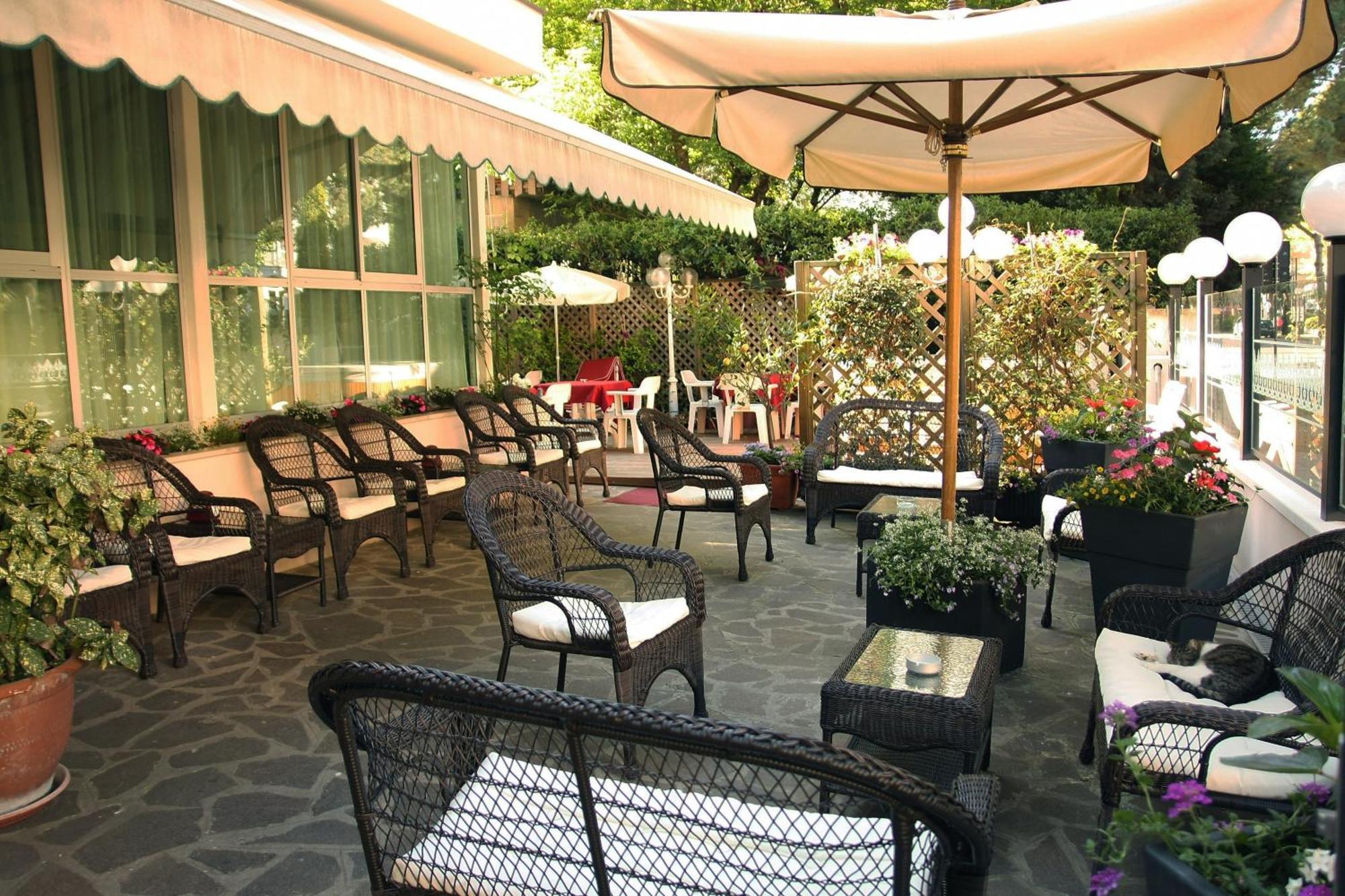 Hotel Santiago Milano Marittima Exteriör bild